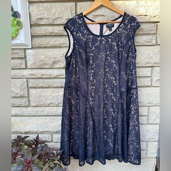 Liz Claiborne Dresses & Skirts - Liz Claiborne Lace Navy Dress